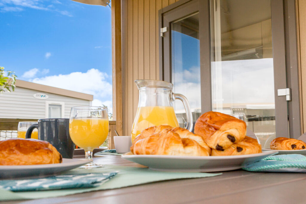 camping breakfast batz sur mer