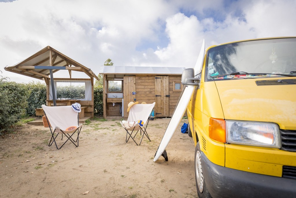Forfait Premium : emplacement 10A équipé d’une freecamp